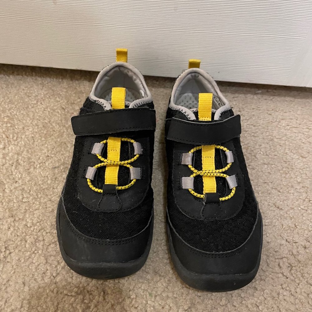 Black n Yellow Lands End Water Shoes - Kids size 2